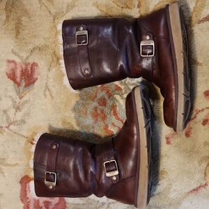 UGG Kensington boot, brown leather, size 8